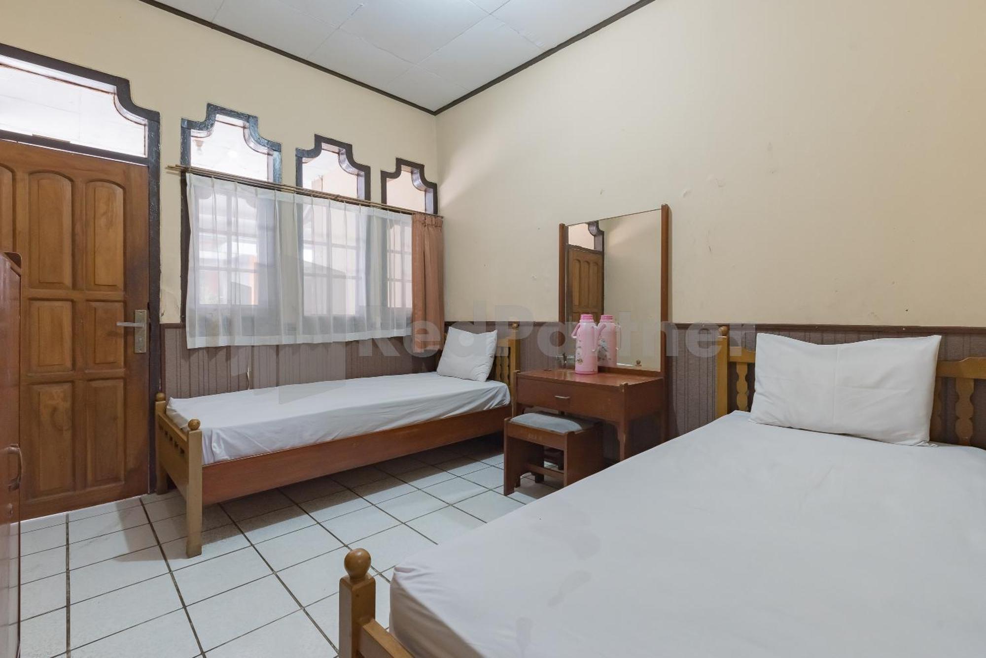 Homestay Pkpn Garut Mitra Reddoorz Esterno foto
