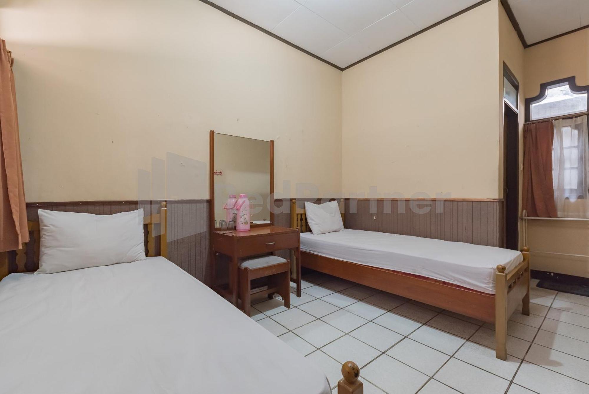 Homestay Pkpn Garut Mitra Reddoorz Esterno foto